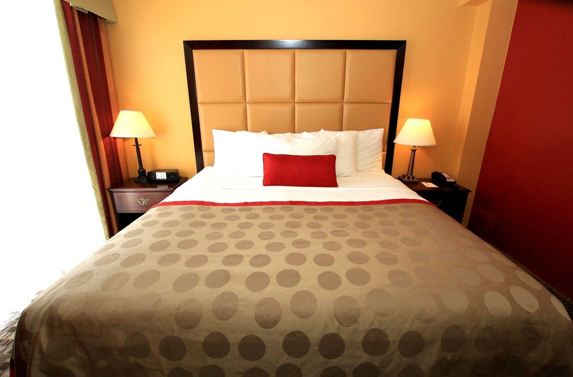 Delta Hotels By Marriott Denver Thornton Нортглен Екстериор снимка