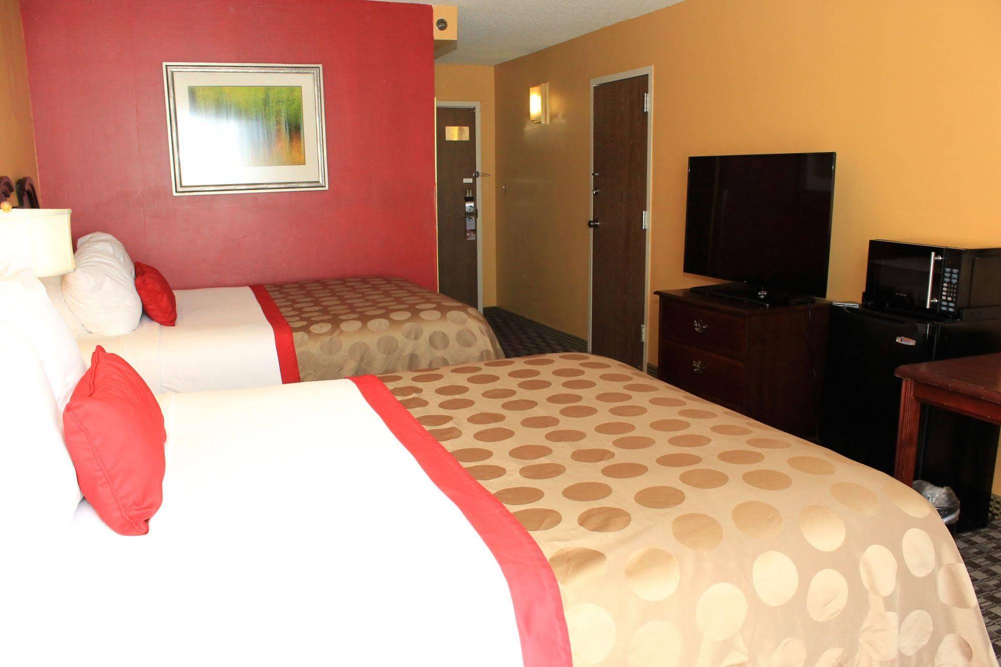 Delta Hotels By Marriott Denver Thornton Нортглен Екстериор снимка