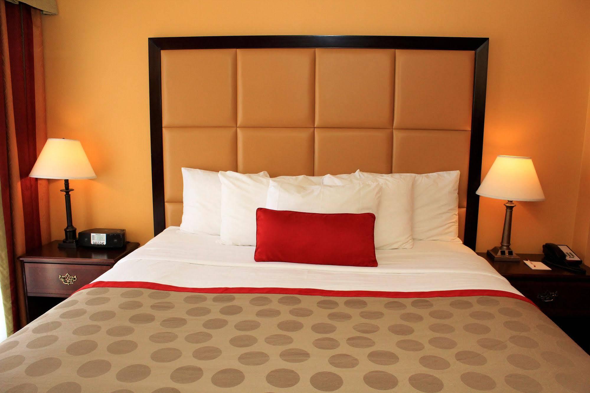 Delta Hotels By Marriott Denver Thornton Нортглен Екстериор снимка