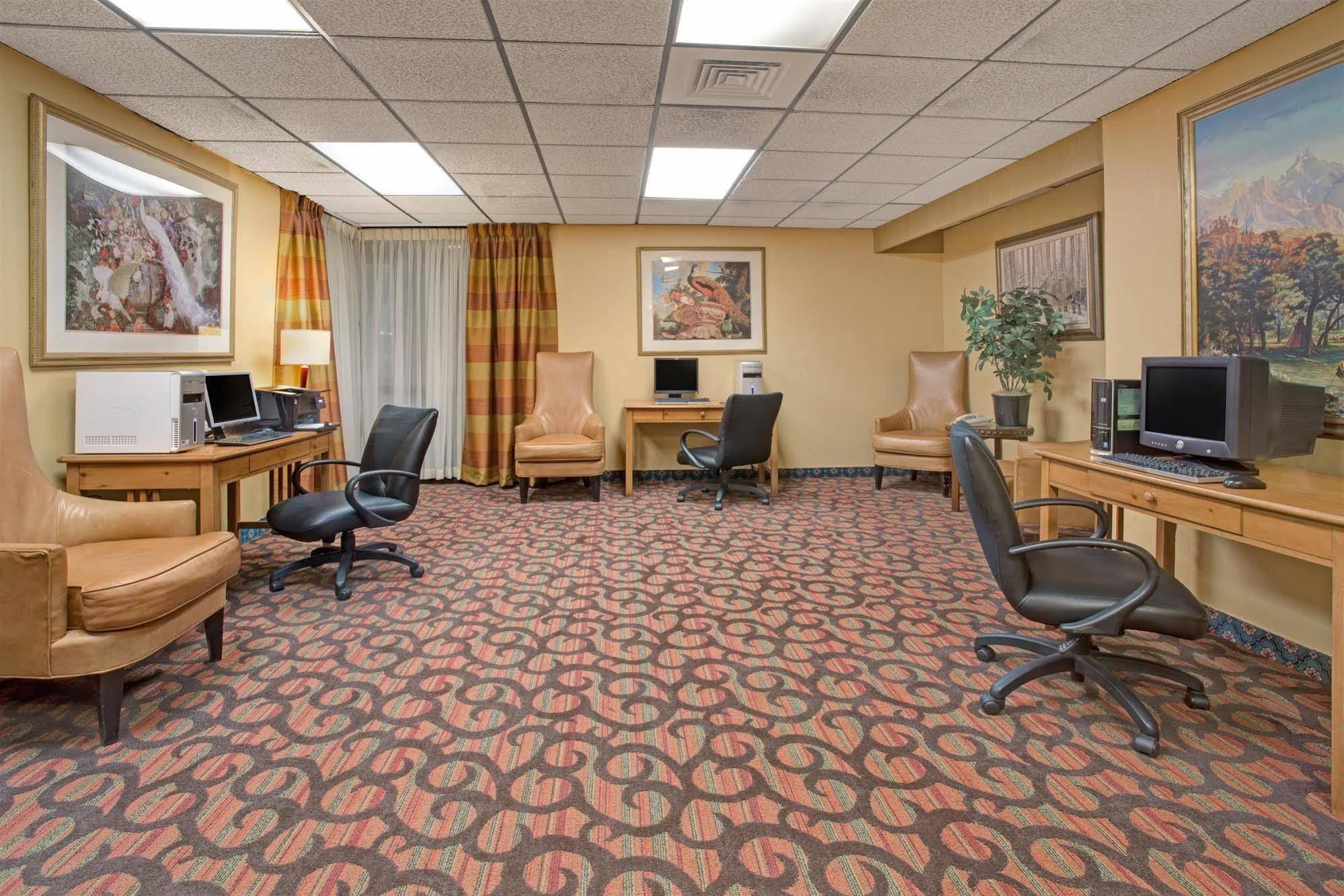 Delta Hotels By Marriott Denver Thornton Нортглен Екстериор снимка