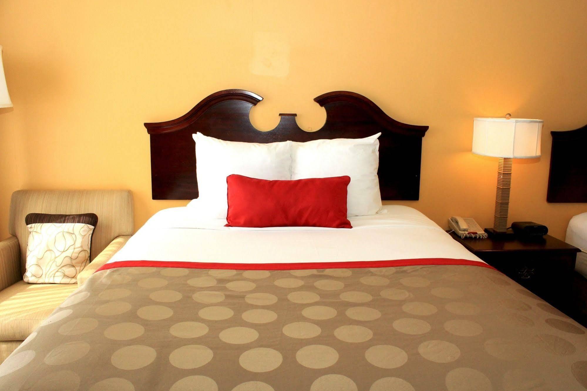 Delta Hotels By Marriott Denver Thornton Нортглен Екстериор снимка