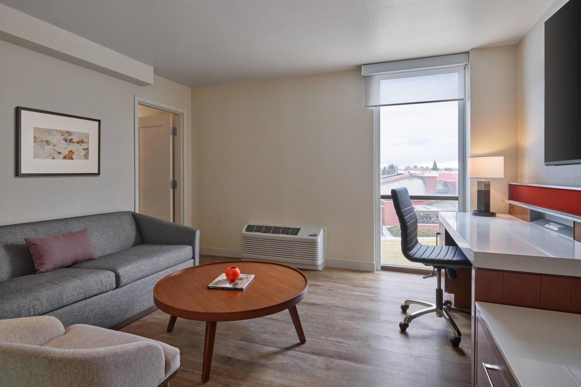 Delta Hotels By Marriott Denver Thornton Нортглен Екстериор снимка