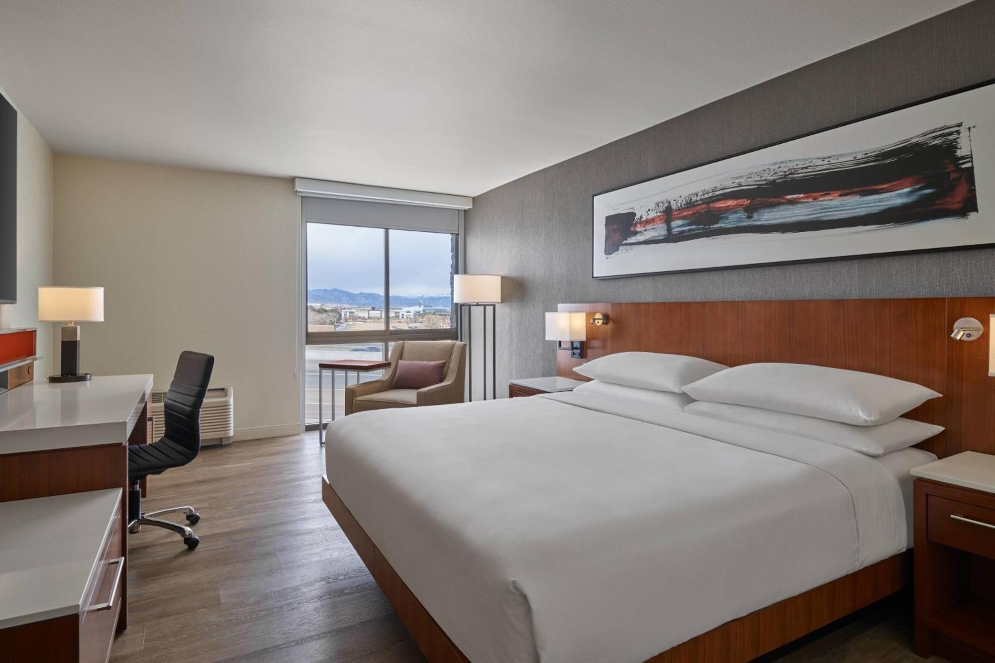 Delta Hotels By Marriott Denver Thornton Нортглен Екстериор снимка
