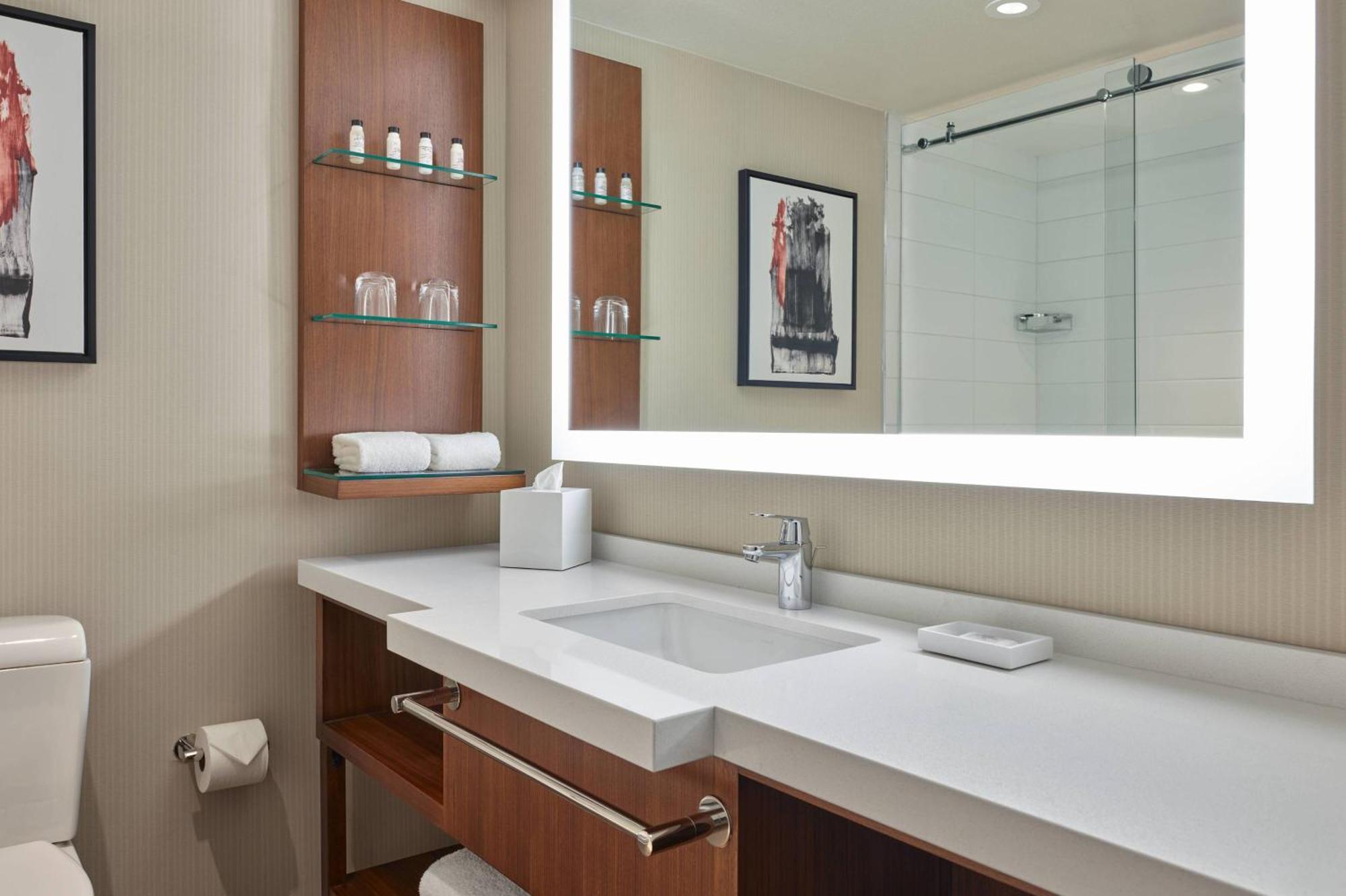 Delta Hotels By Marriott Denver Thornton Нортглен Екстериор снимка