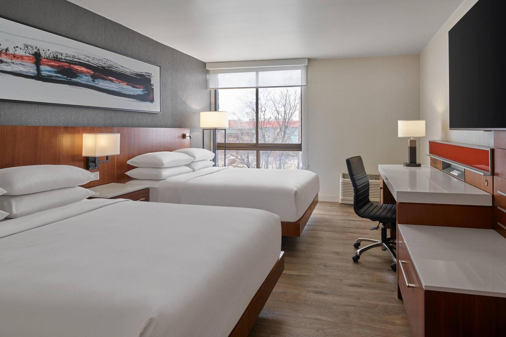 Delta Hotels By Marriott Denver Thornton Нортглен Екстериор снимка