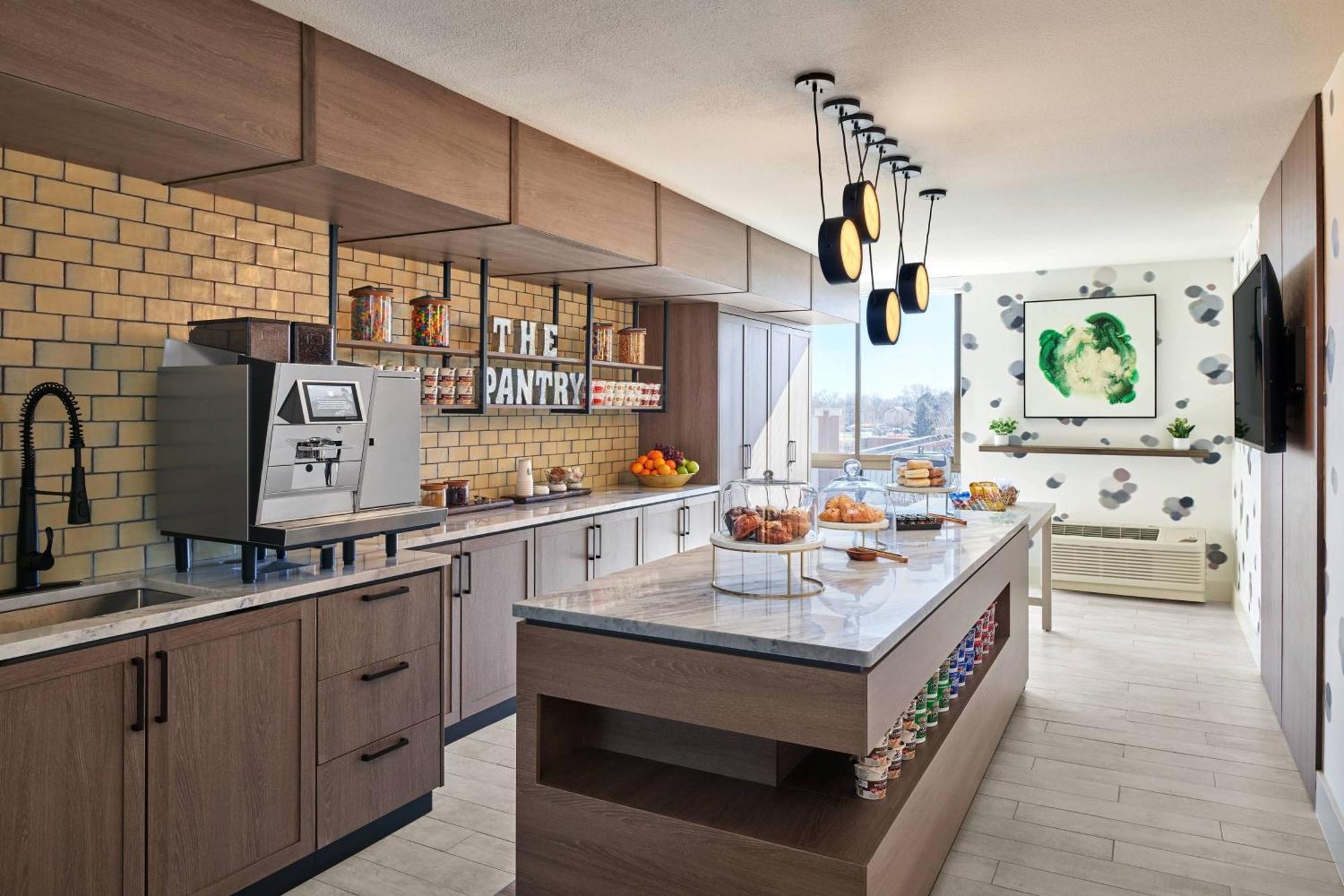 Delta Hotels By Marriott Denver Thornton Нортглен Екстериор снимка