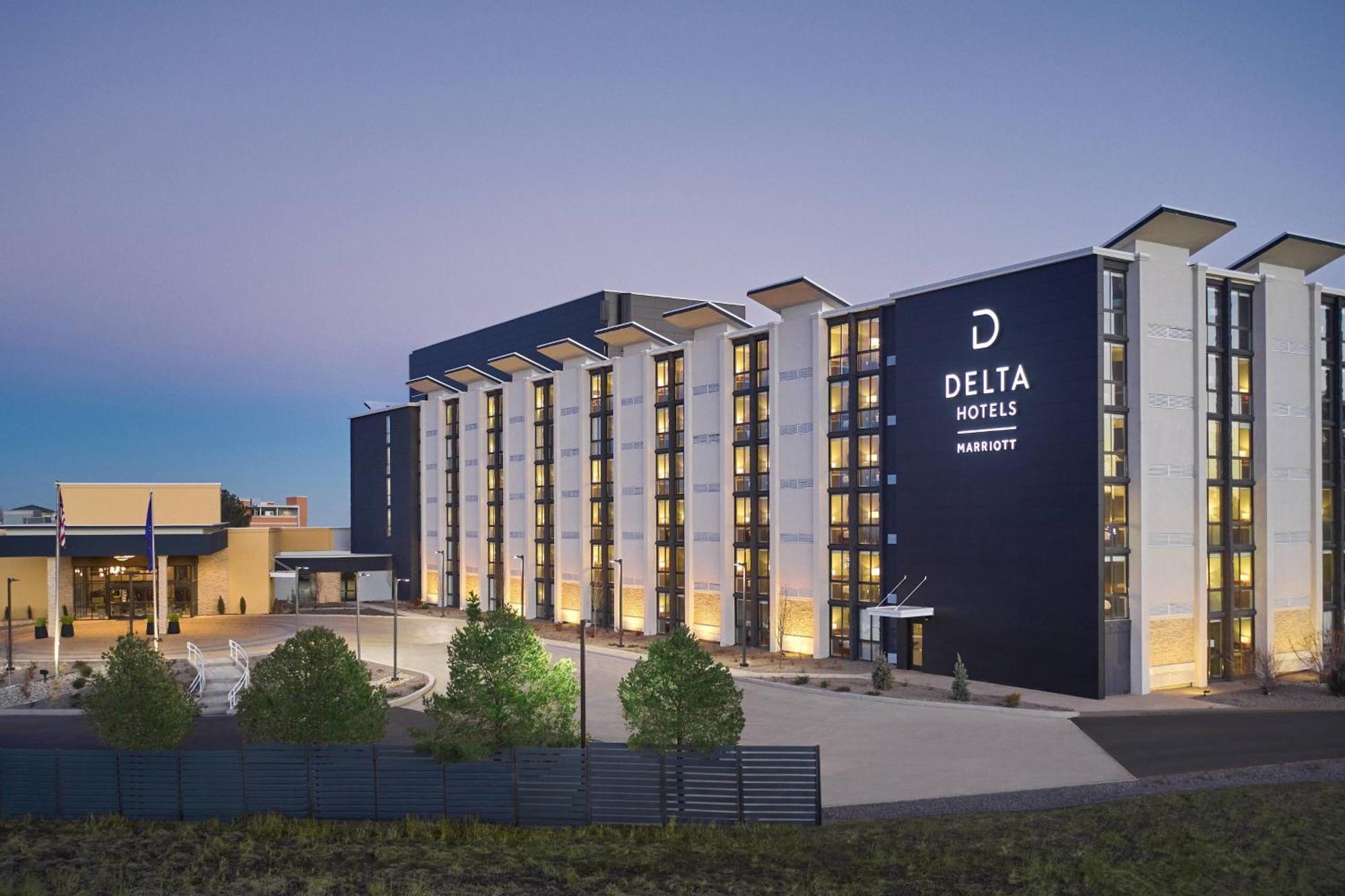 Delta Hotels By Marriott Denver Thornton Нортглен Екстериор снимка